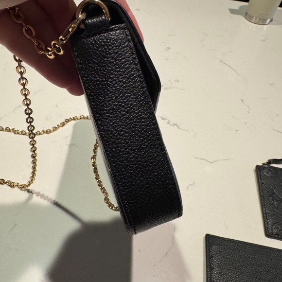 Louis Vuitton crossbody bag - Picture 5 of 11